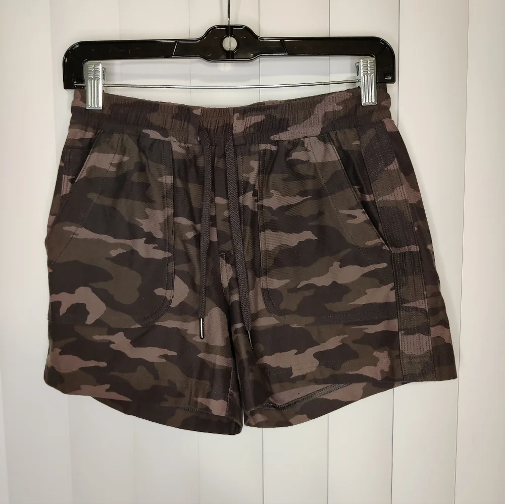 Athleta camo shorts size 0T - Picture 1 of 3